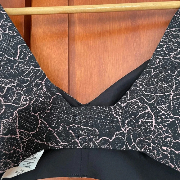 Lululemon Like Nothing Bra Lacescape Spanish Rose Black Wireless Size 32B NEW - Picture 4 of 6